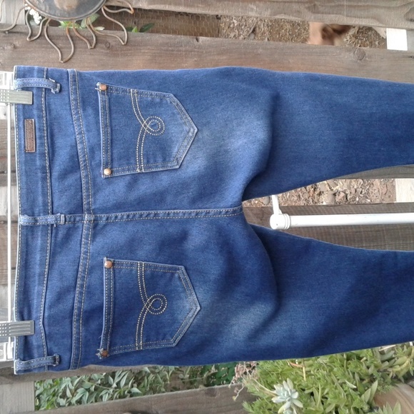 Woman's blue Jeans denim stretchy material size 7 brand City ink - Picture 2 of 11